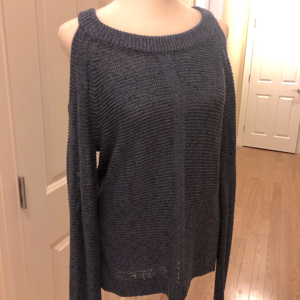 Shoulder cut out summer sweater